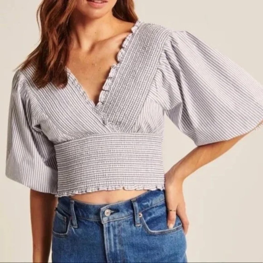 Abercrombie & Fitch NWT Smocked Poplin Puff Sleeve Top Small Blue White